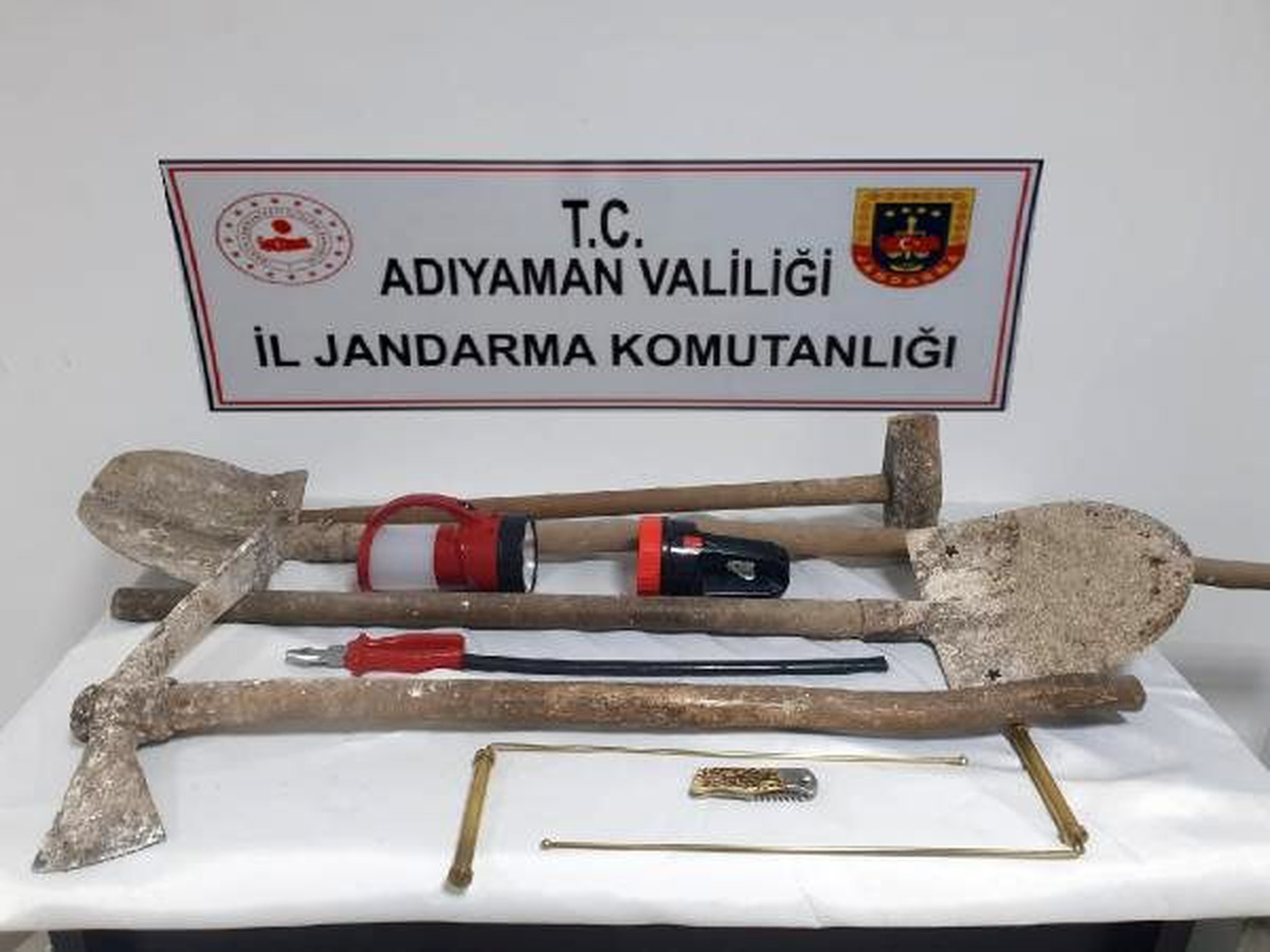 Besni\'de kaçak kazıya 4 gözaltı