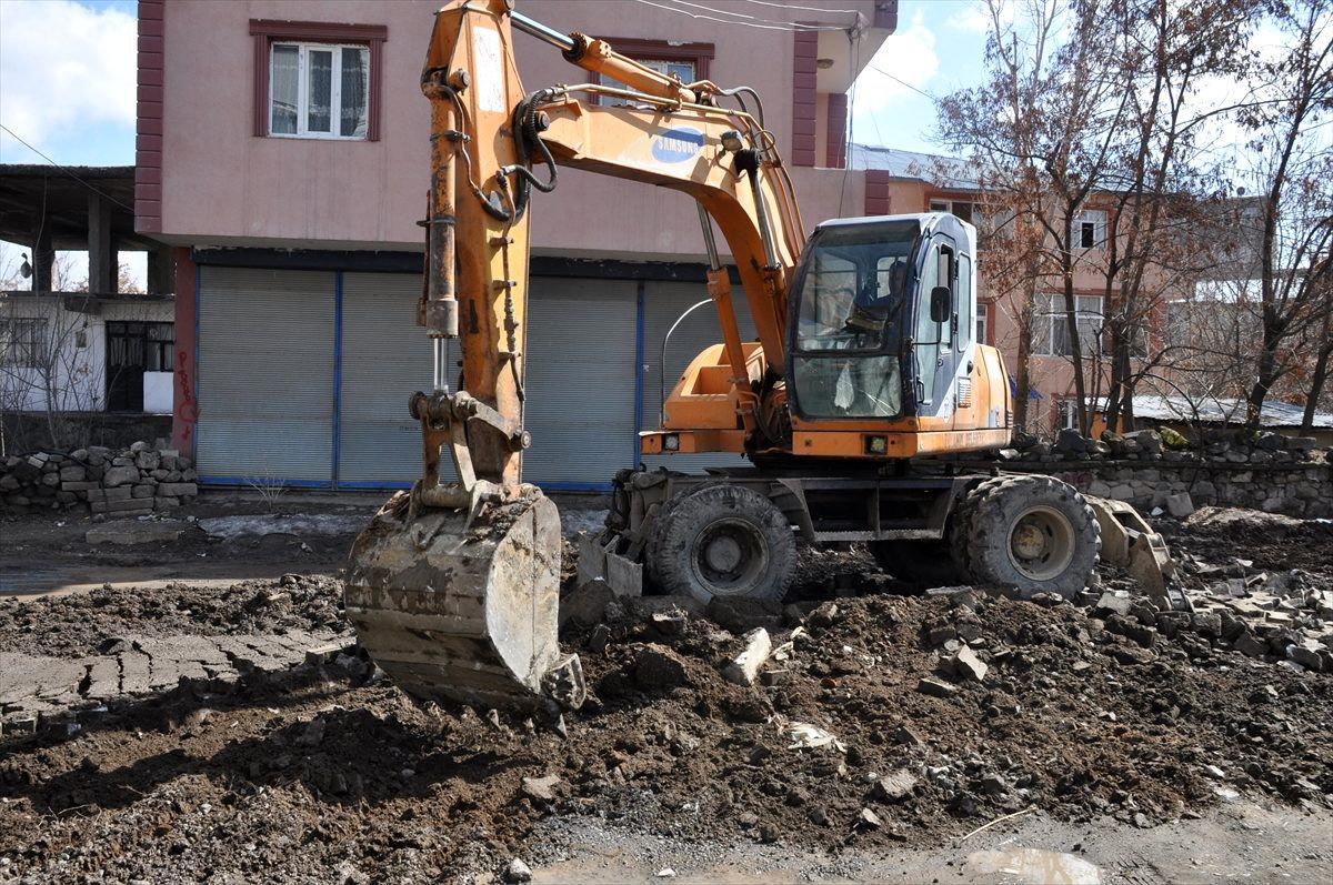 Bulanık\'ta yol çalışmaları