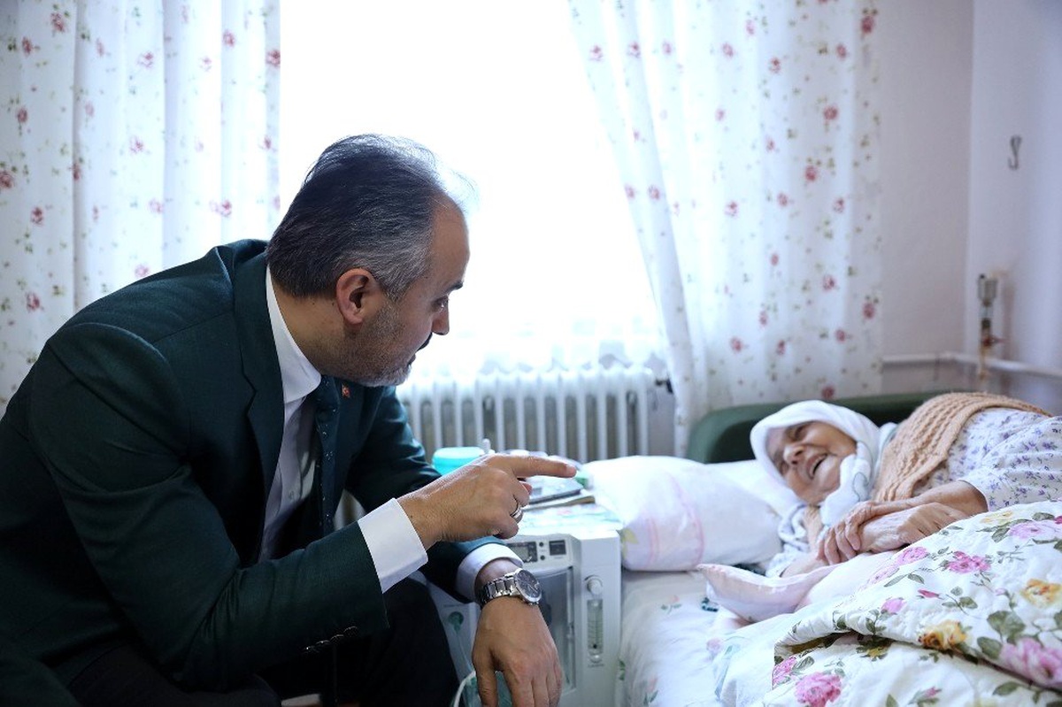 Bursa\'da yaşlıların market alışverişi Büyükşehir Belediyesi\'nden...