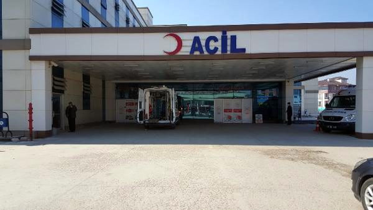 Düzce\'de, \'Eviniz daha güvenli\' diyen doktora yumruklu saldırı