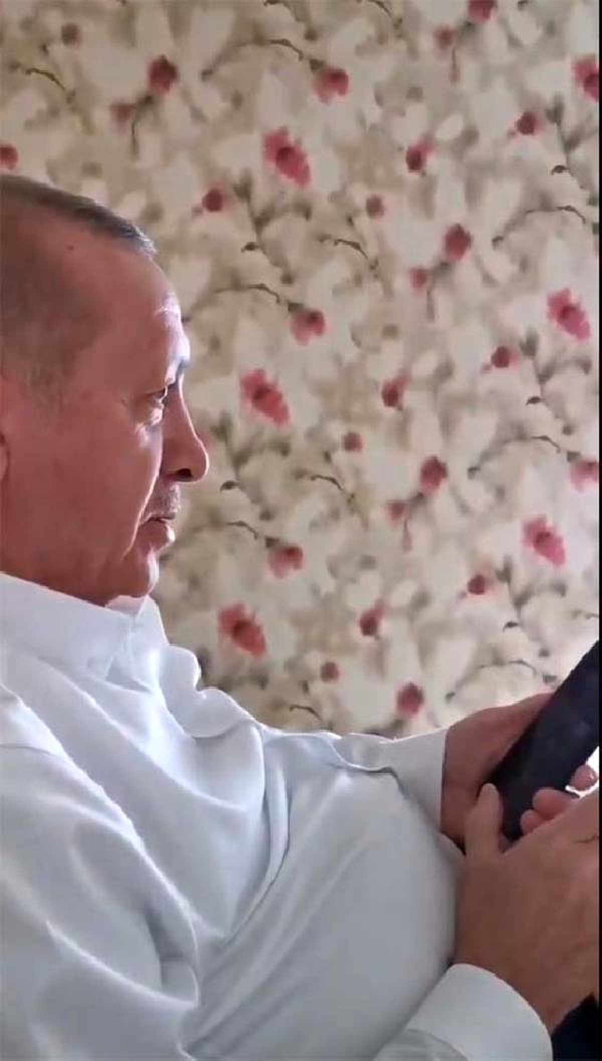 Erdoğan, telefonda konuştuğu yaşlı kadını, sokağa çıkma konusunda uyardı