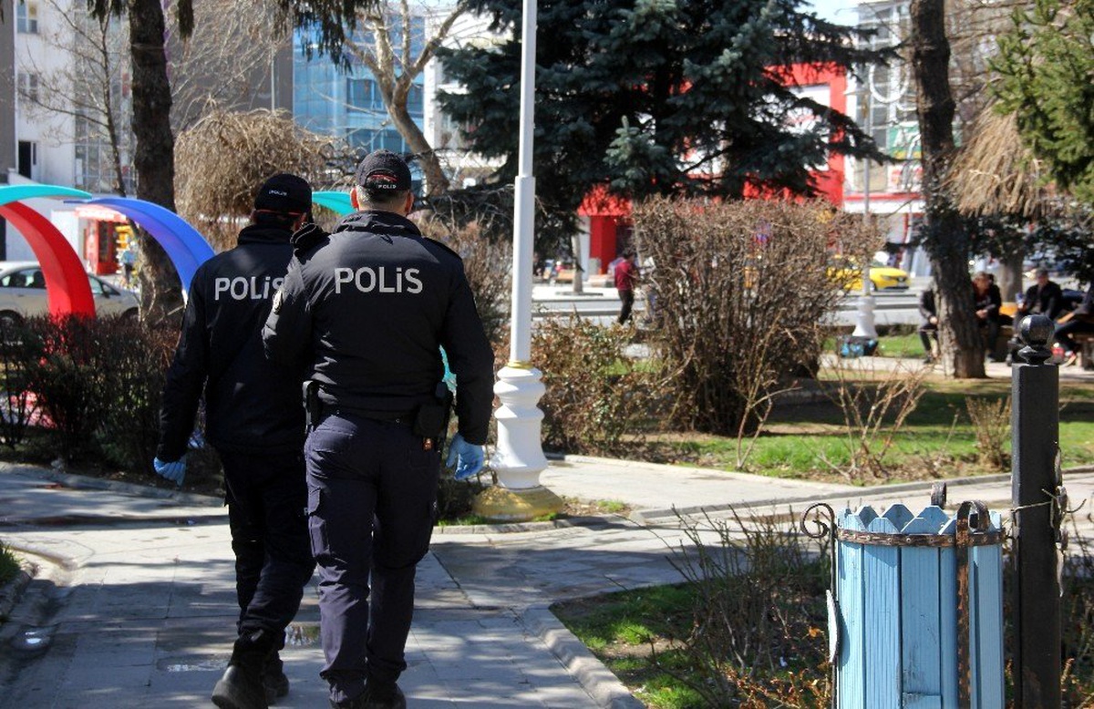Erzincan emniyeti korona virüse karşı etkin bir mücadele yürütüyor