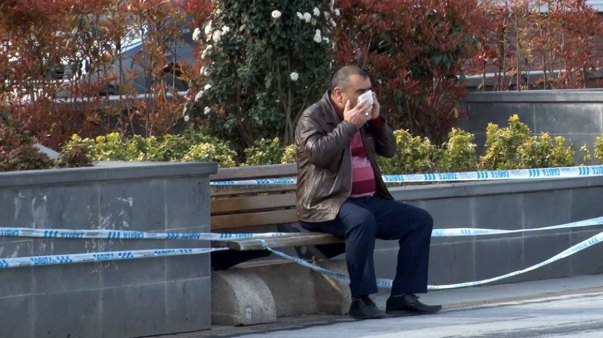 Esenyurt\'ta şeride rağmen banka oturan vatandaşlar pes dedirtti