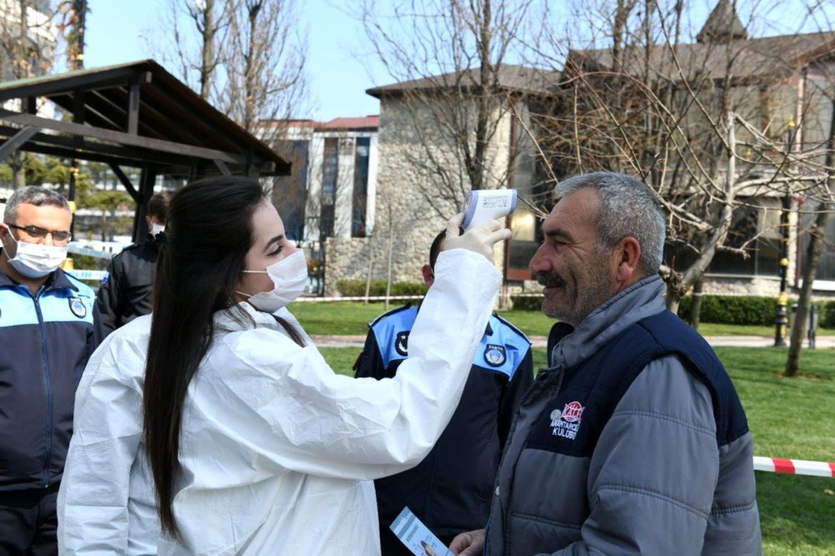 Esenyurt\'ta zabıta vatandaşları tek tek uyardı