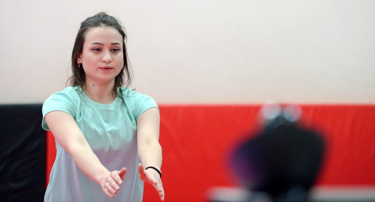 "Evde kal" çağrısına uyanlara online spor