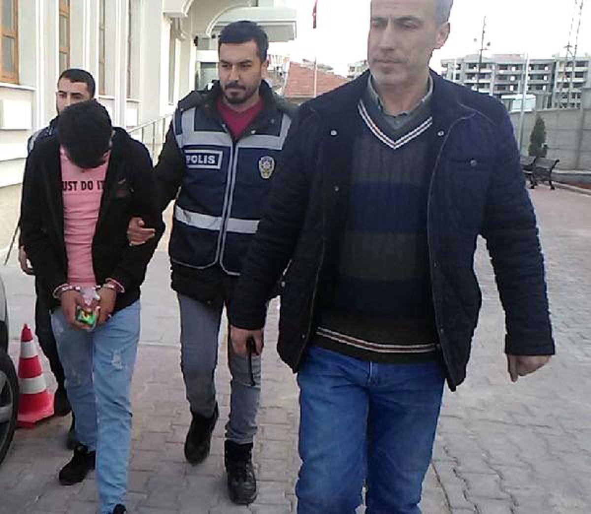 Evi taşırken 15 bin liralık yüzük çaldı, \'şeytana uydum\' dedi