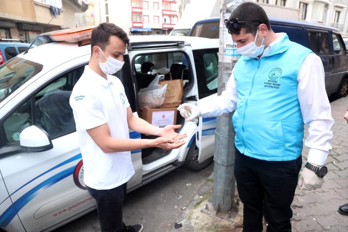 Evinden çıkamayan yaşlı vatandaşların ihtiyaçları karşılanıyor