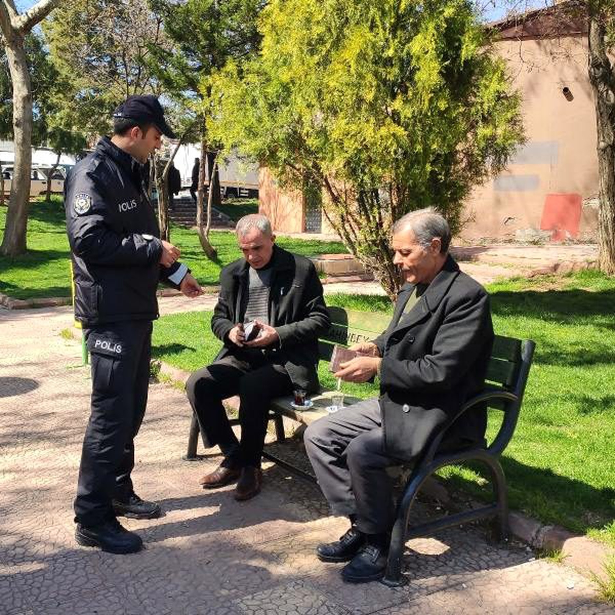 Gaziantep\'te 65 yaş yasağına uymayanlara polis uyarısı