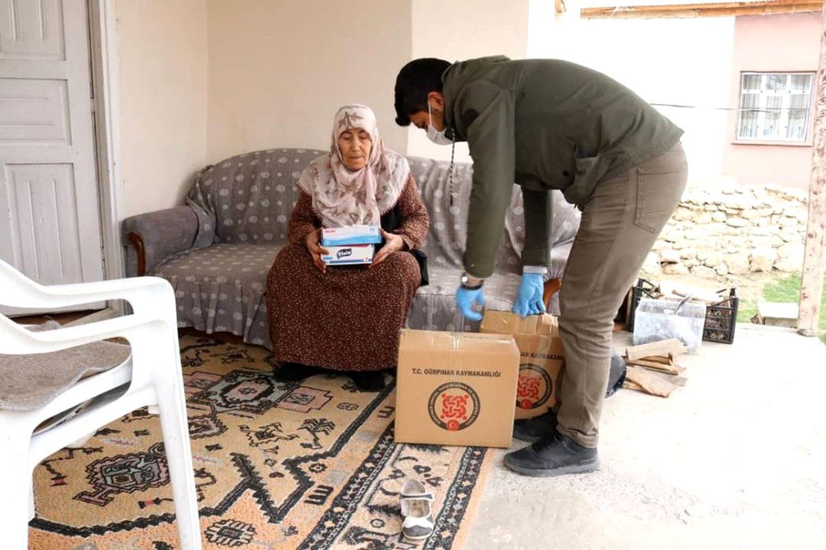 Gürpınar\'da 65 yaş üzeri vatandaşlara devlet desteği