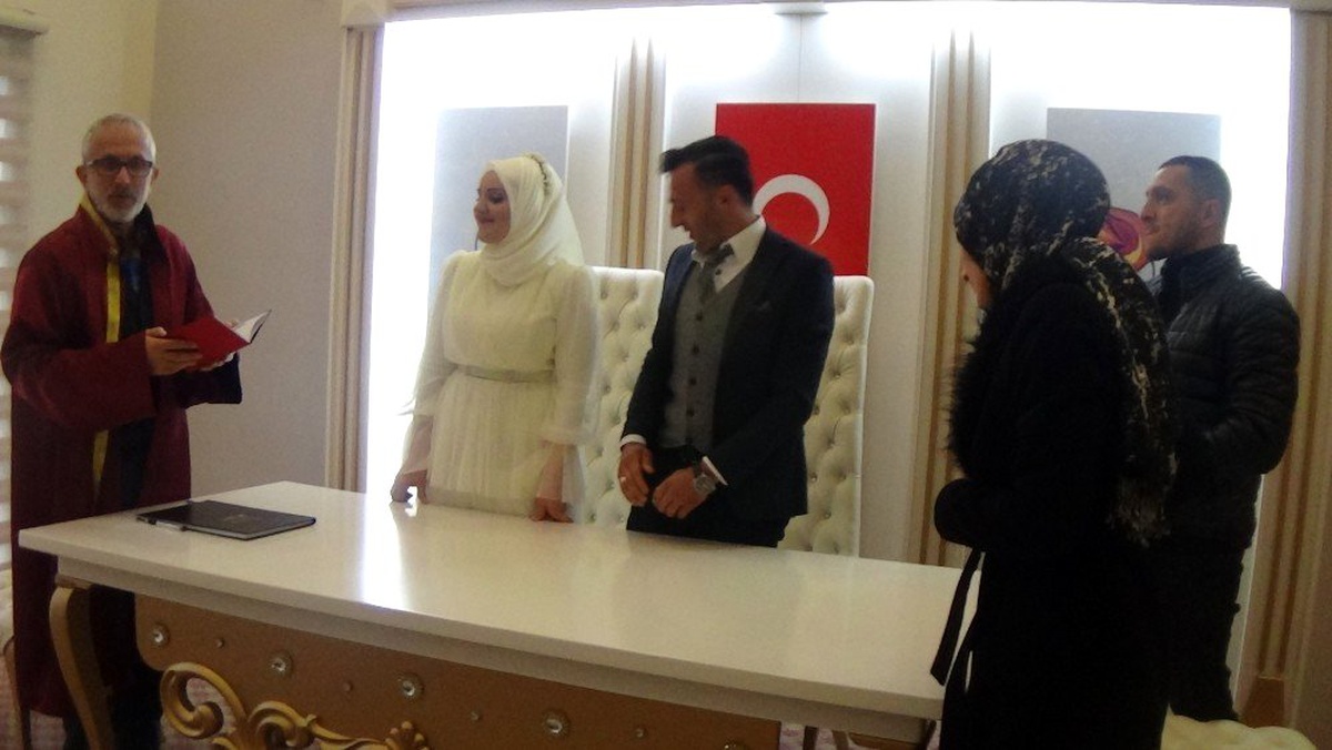 İnegöl\'de düğünler ertelendi, nikahlara ise ayarlama getirildi