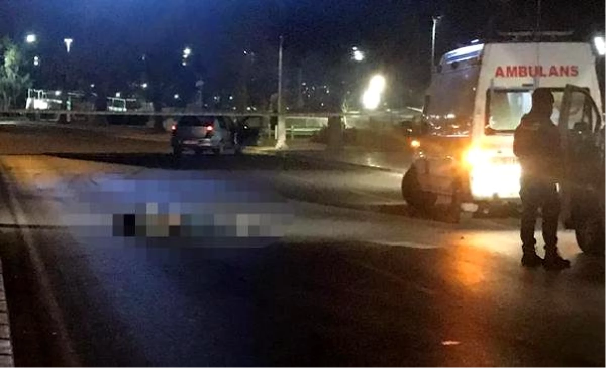 İzmir\'de otomobilin altında kalan 2 kişi öldü