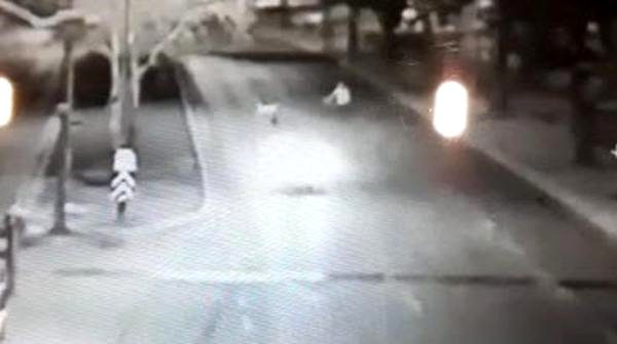 İzmir\'de otomobilin altında kalan 2 kişi öldü (2)