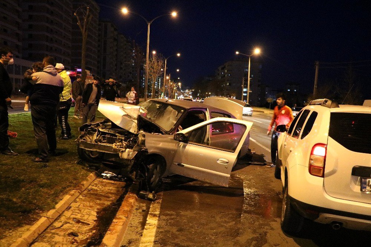 Kahramanmaraş\'ta trafik kazası: 1 ağır 4 yaralı