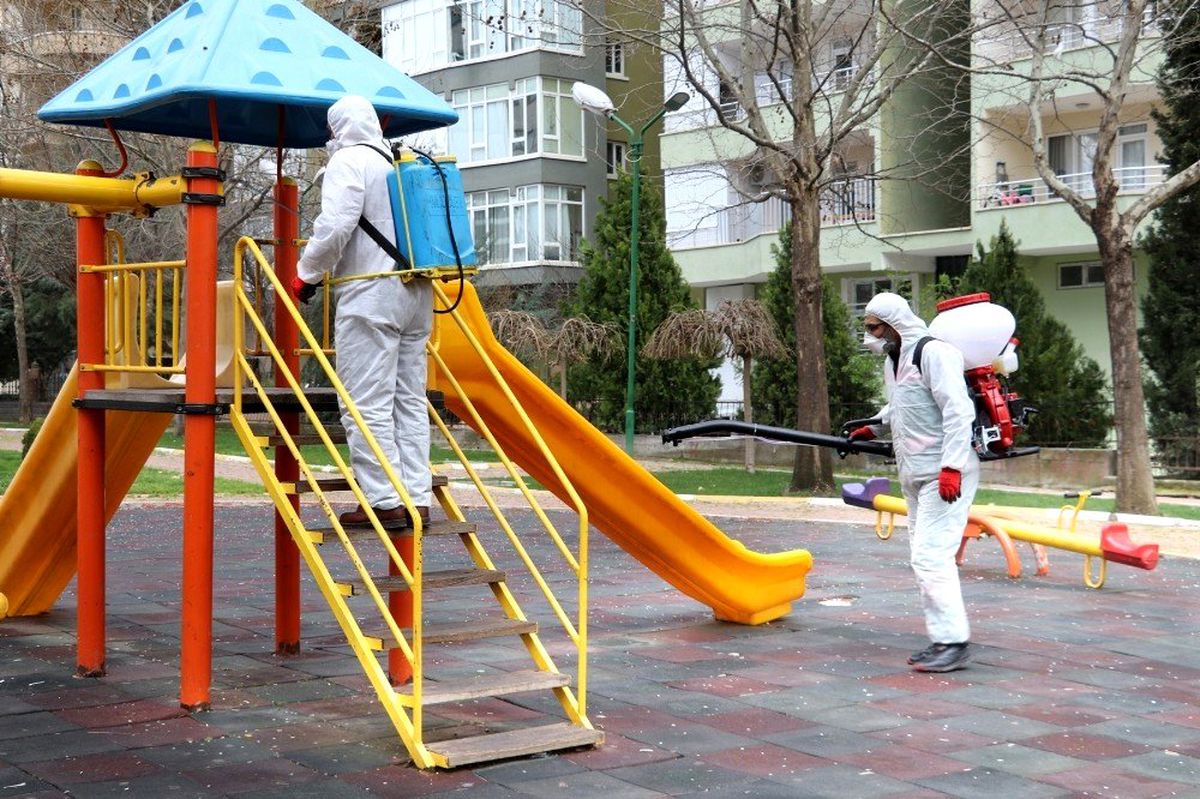 Karaköprü\'de 116 park dezenfekte edildi