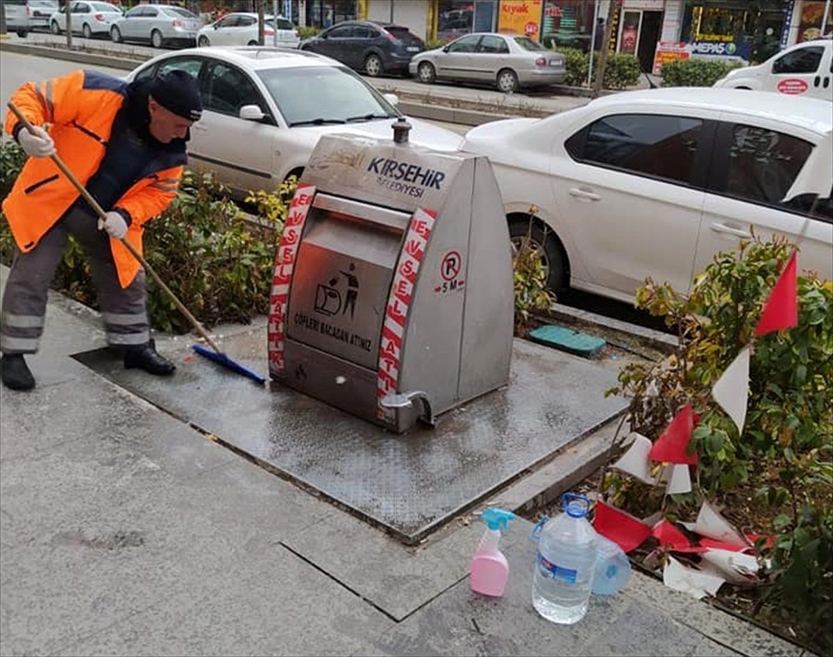 Kırşehir\'de çöp konteynerleri ve çöp toplama alanları dezenfekte edildi
