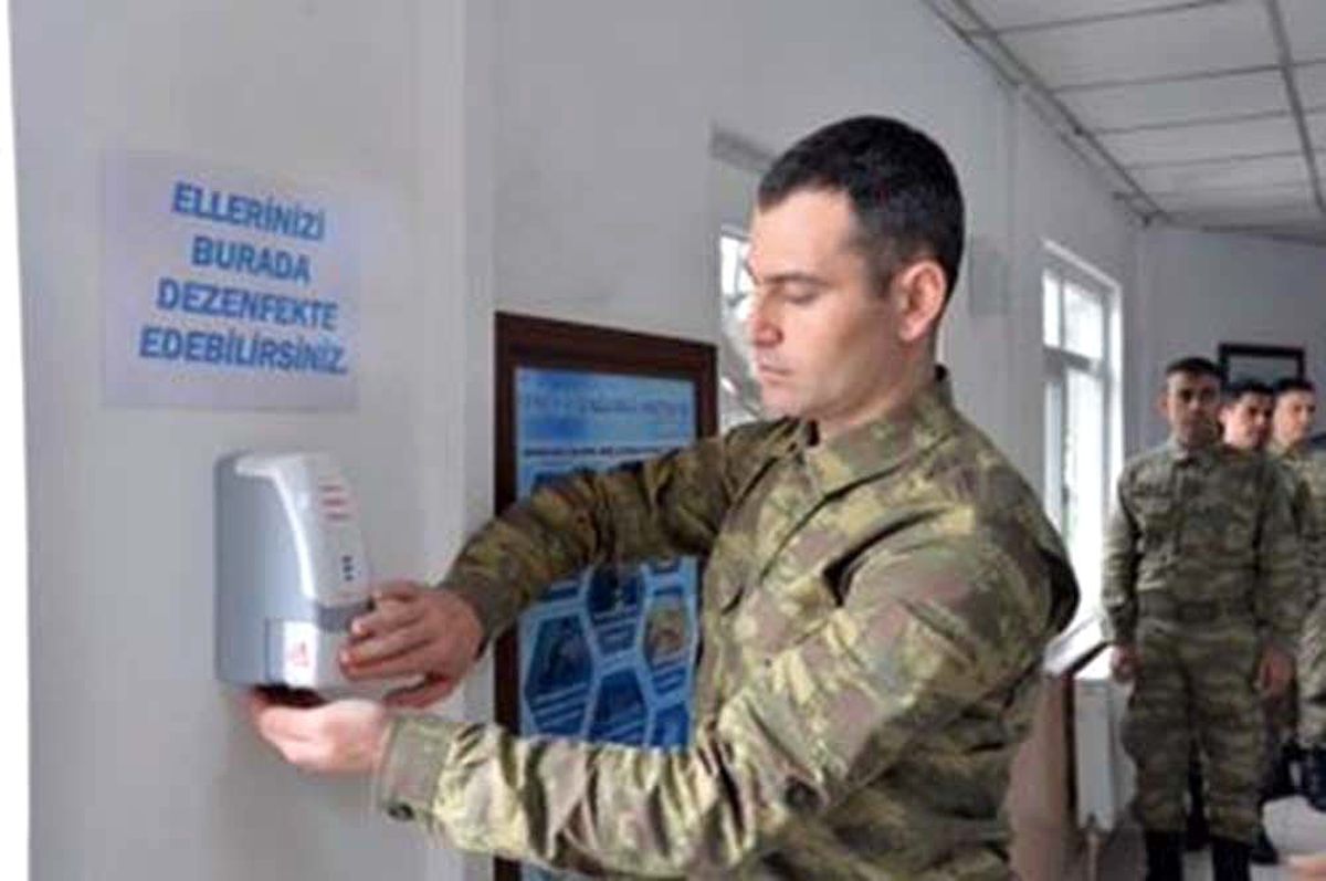 Kışla yemekhanelerine dezenfekte işlemi uygulanıyor