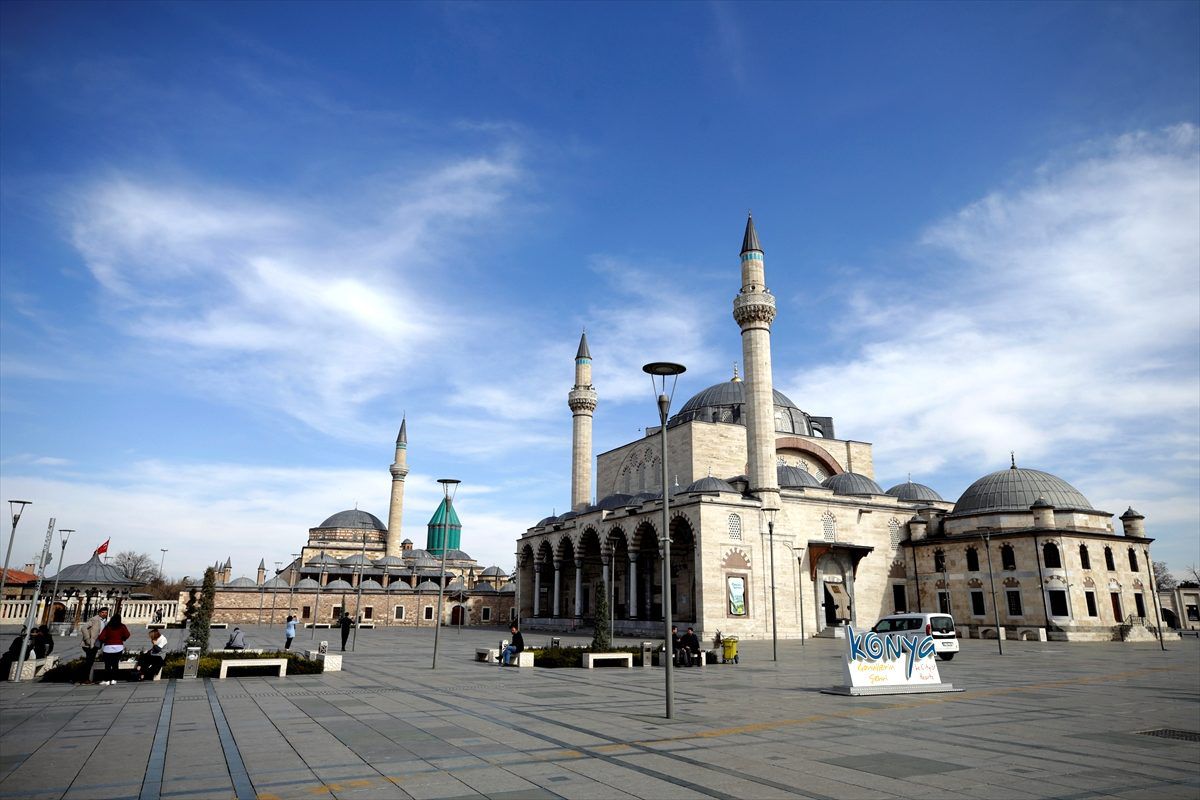 Konya\'da koronavirüs tedbirleri sonrasında cadde ve sokaklar boşaldı