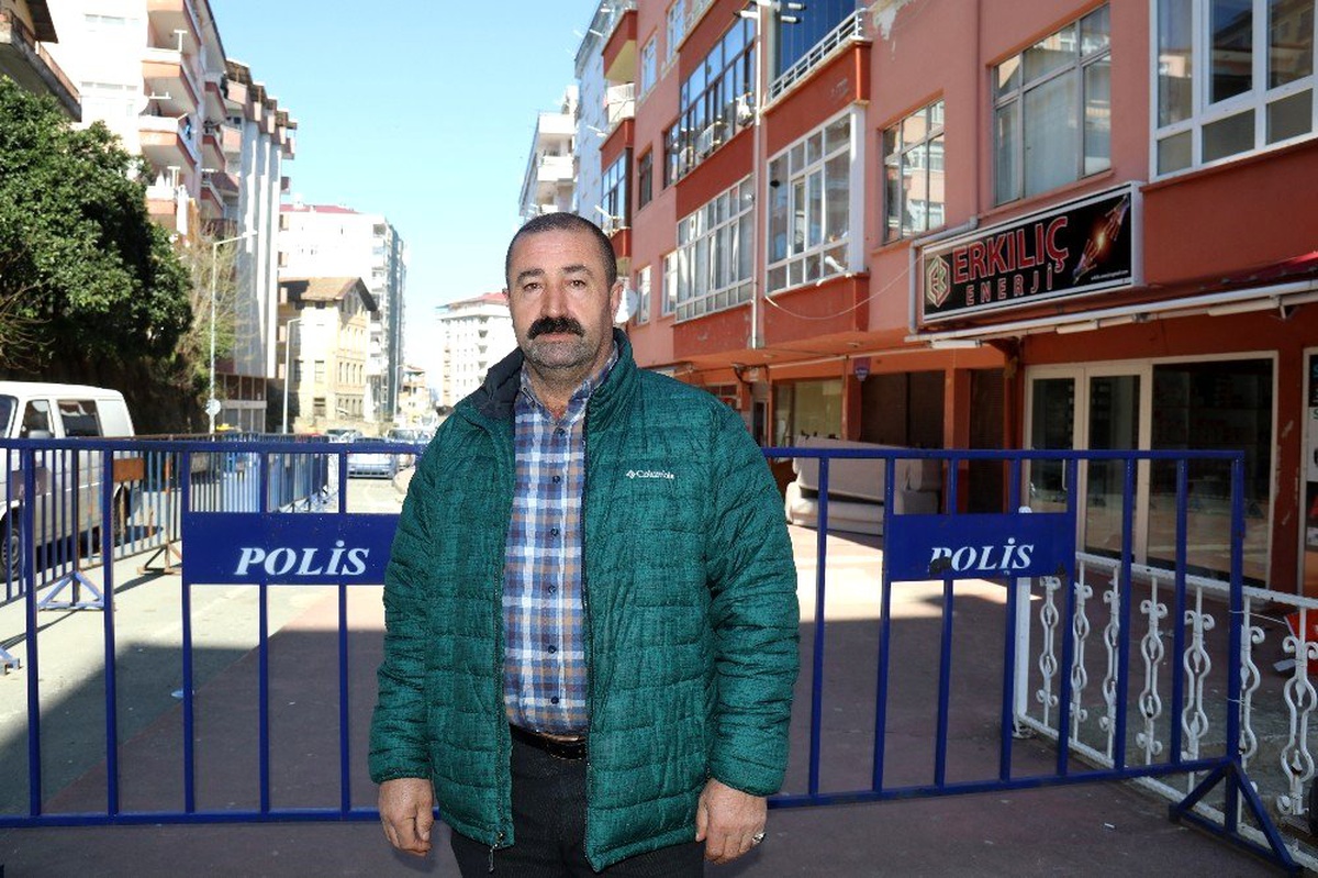 Korana\'ya rağmen evlerinden mecbur çıktılar