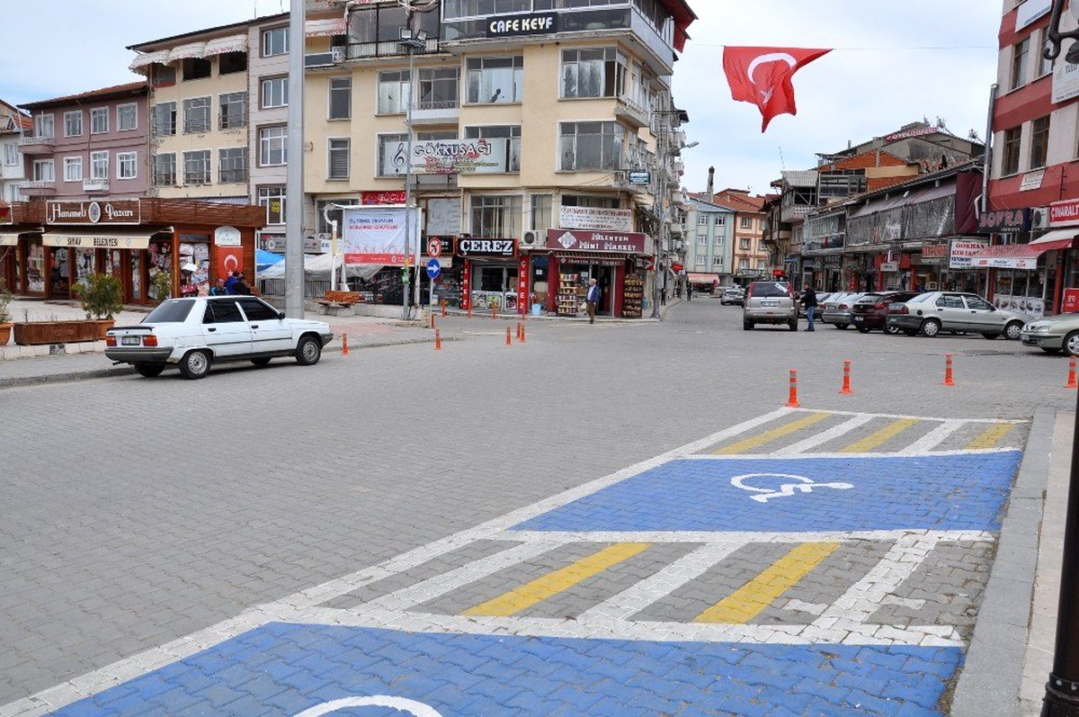 Korona virüs tedbirleri sebebiyle sokaklar boş kaldı