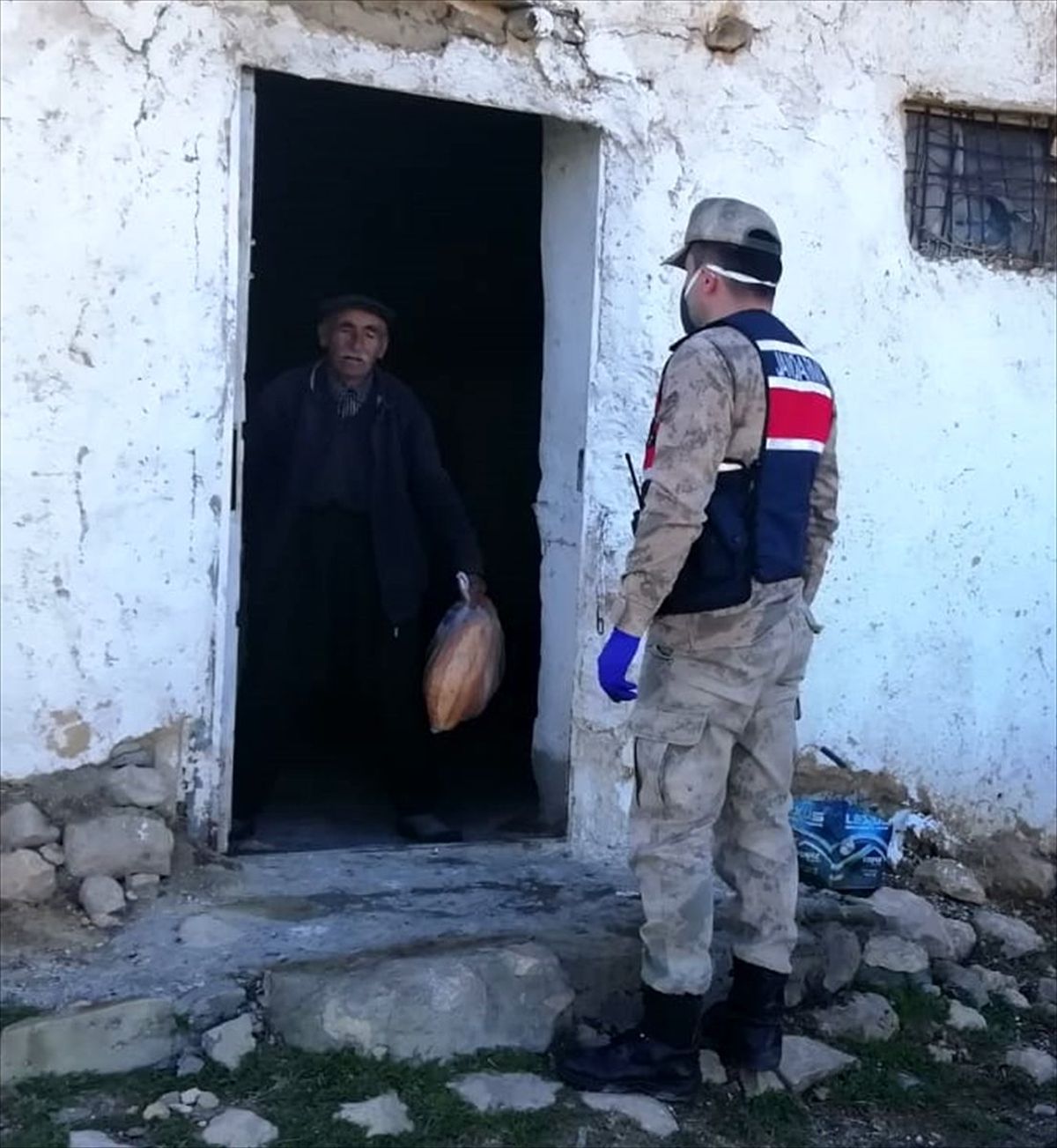Malatya\'da "Vefa Sosyal Destek Grubu" ekipleri yaşlıların taleplerini karşılıyor