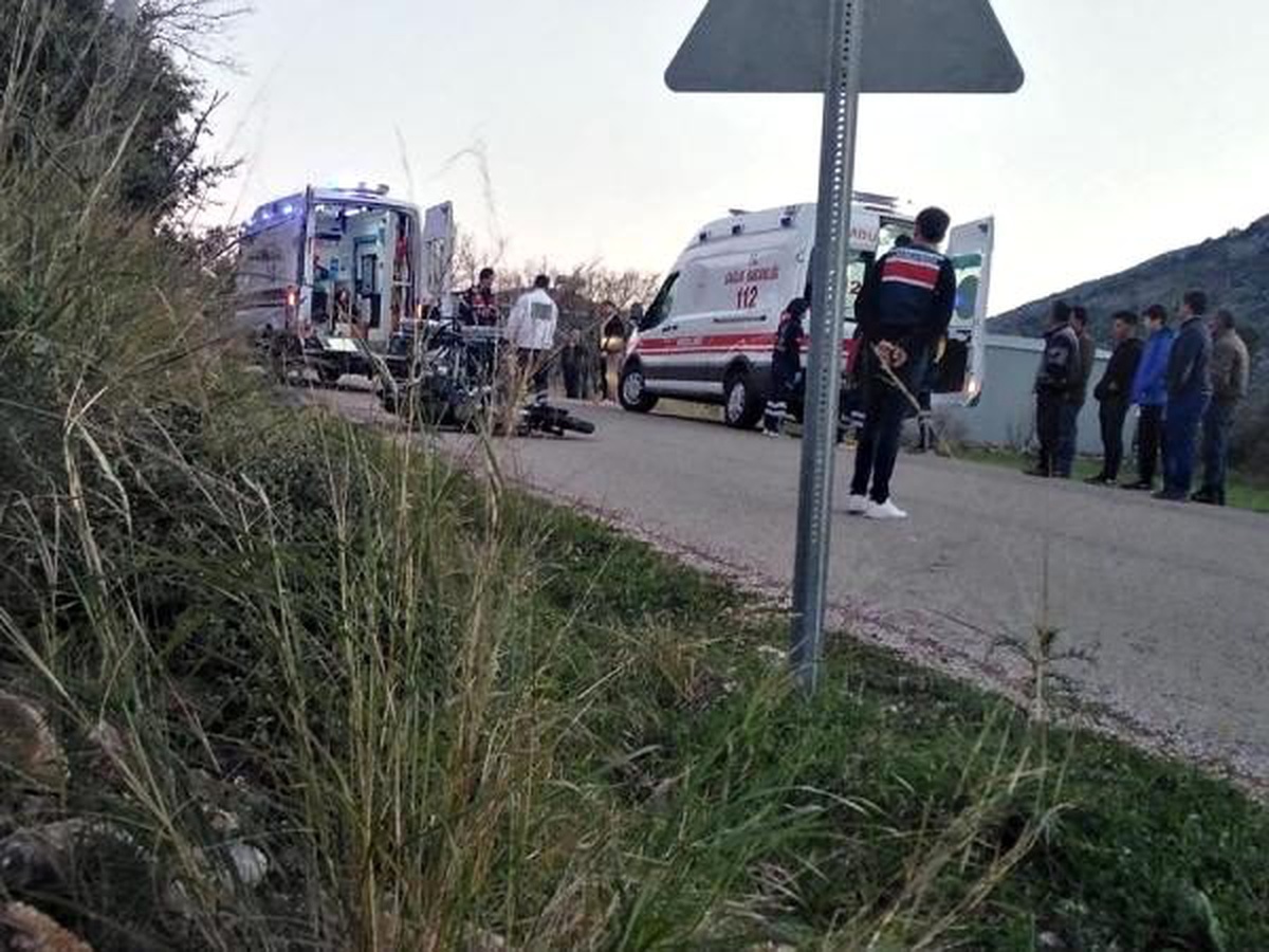 Motosiklet, beton elektrik direğine çarptı: 1 ölü, 1 yaralı