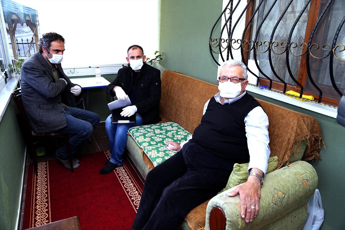 Oltu\'da "Vefa Sosyal Destek Grubu" yaşlıların ve hastaların yardımına koşuyor