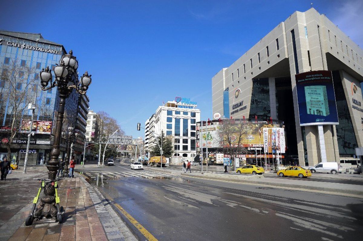 (Özel) Korona virüs sebebiyle Başkent\'te sokaklar boş kaldı