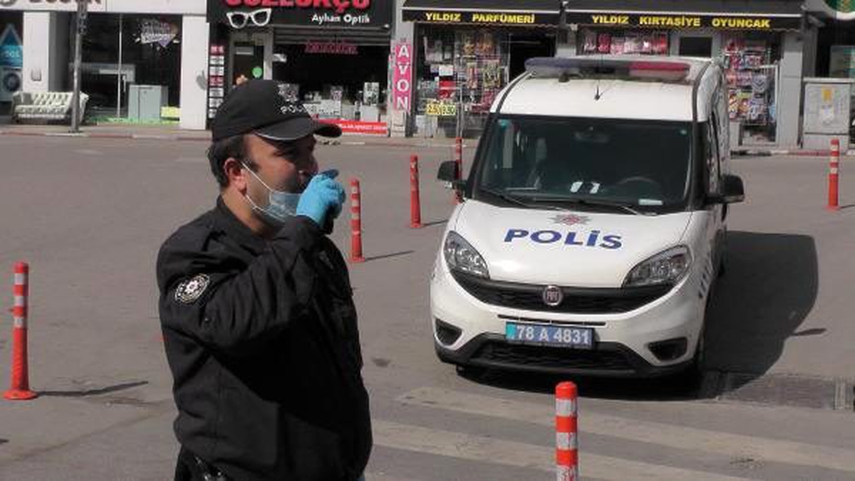 Polis ekipleri, sokağa çıkma yasağını anonslarla duyurdu