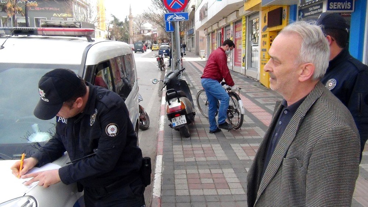 Polis ve zabıta sokaktaki yaşlılar için denetimini arttırdı