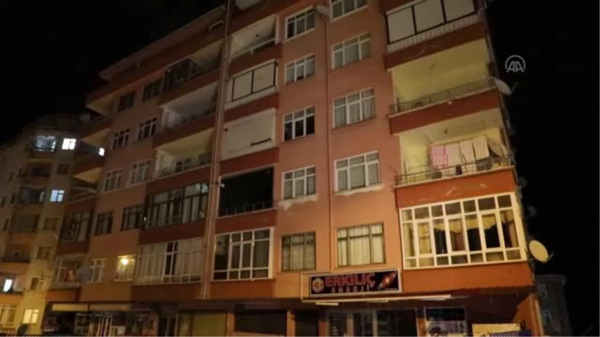 Rize\'de kolonunda çatlak oluşan 11 katlı bina tahliye edildi