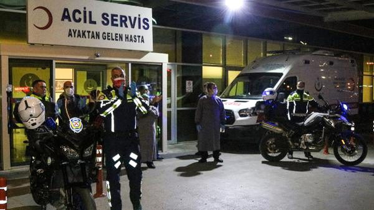 Sağlık çalışanlarına polisten alkışlı destek