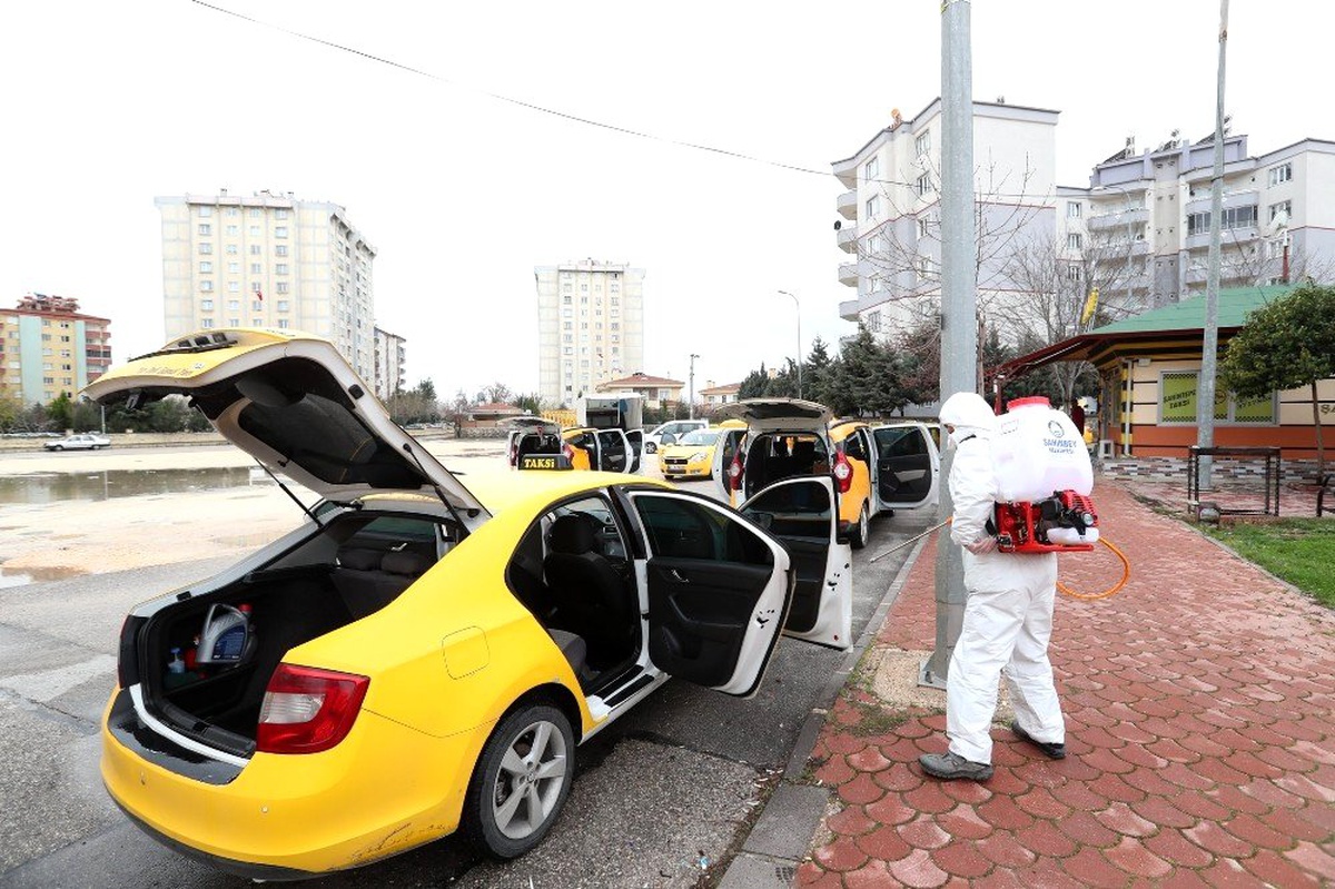 Şahinbey\'deki taksiler ve taksi durakları dezenfekte edildi