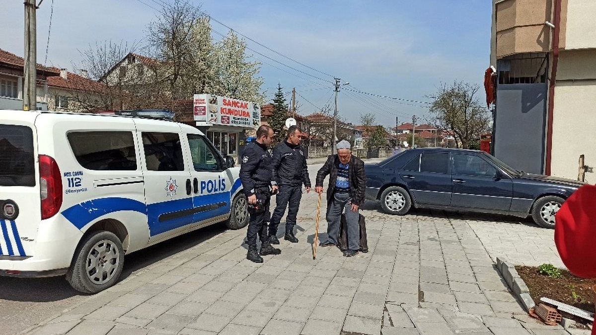 Sokağa çıkma yasağını deldi, "1 ayda iki defa felç geçirdim, bana bir şey olmaz" dedi