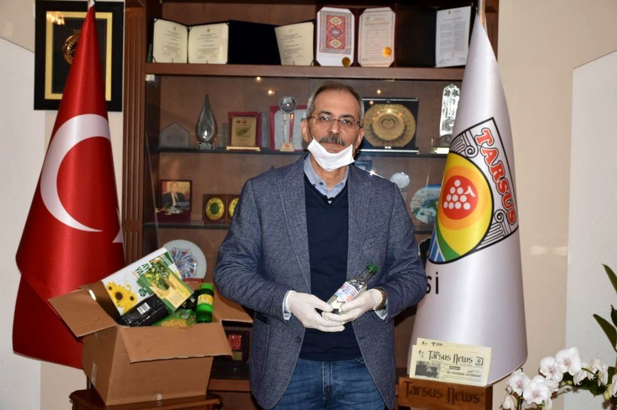 Tarsus\'ta 65 yaş üstü 30 bin vatandaşa ücretsiz gıda kolisi dağıtılacak