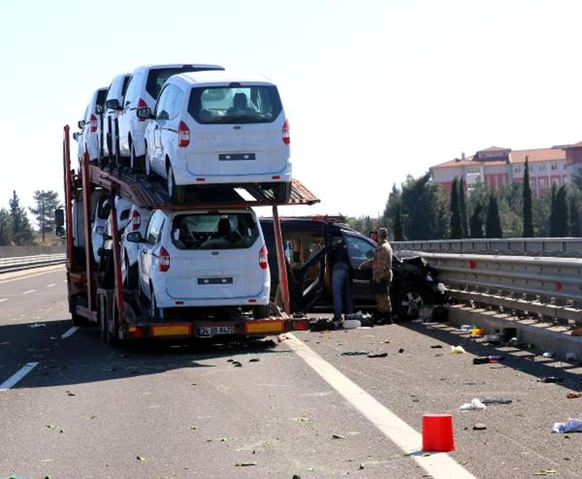 TIR\'ın çarptığı aracın sürücüsü öldü, kız kardeşi yaralandı