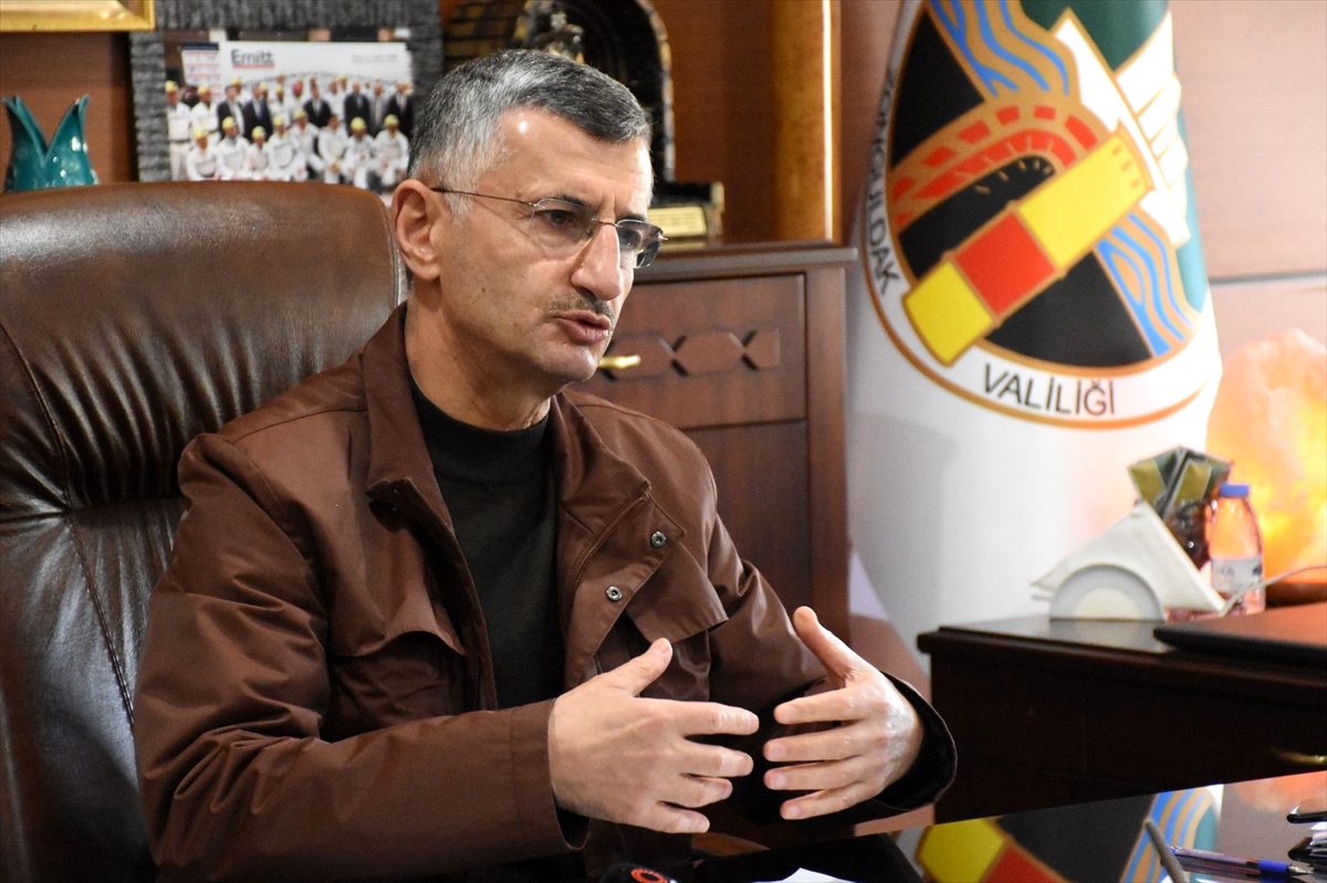 Ukrayna\'dan gelen tır şoförleri ve gemi mürettebatı Zonguldak\'ta öğrenci yurduna yerleştirildi.