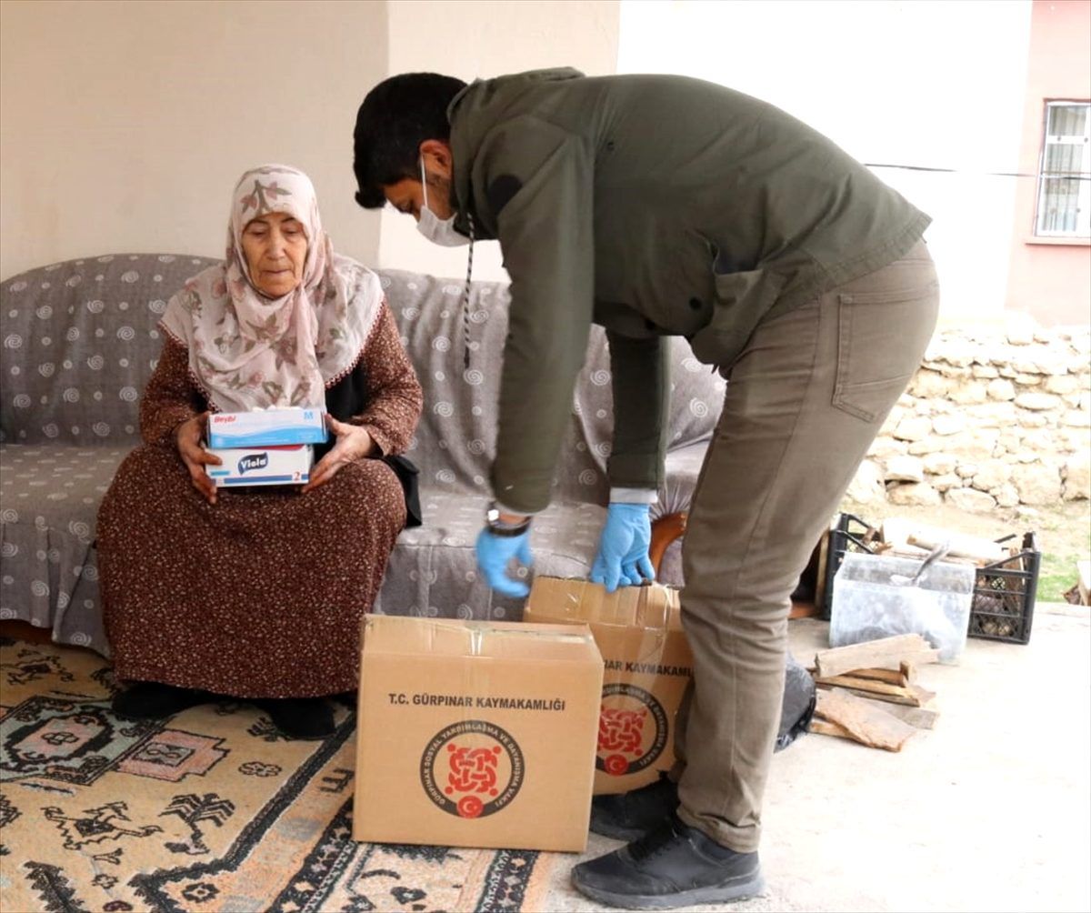 "Vefa Sosyal Destek Grubu" ekipleri 65 yaş ve üstünün ihtiyaçlarını karşılıyor