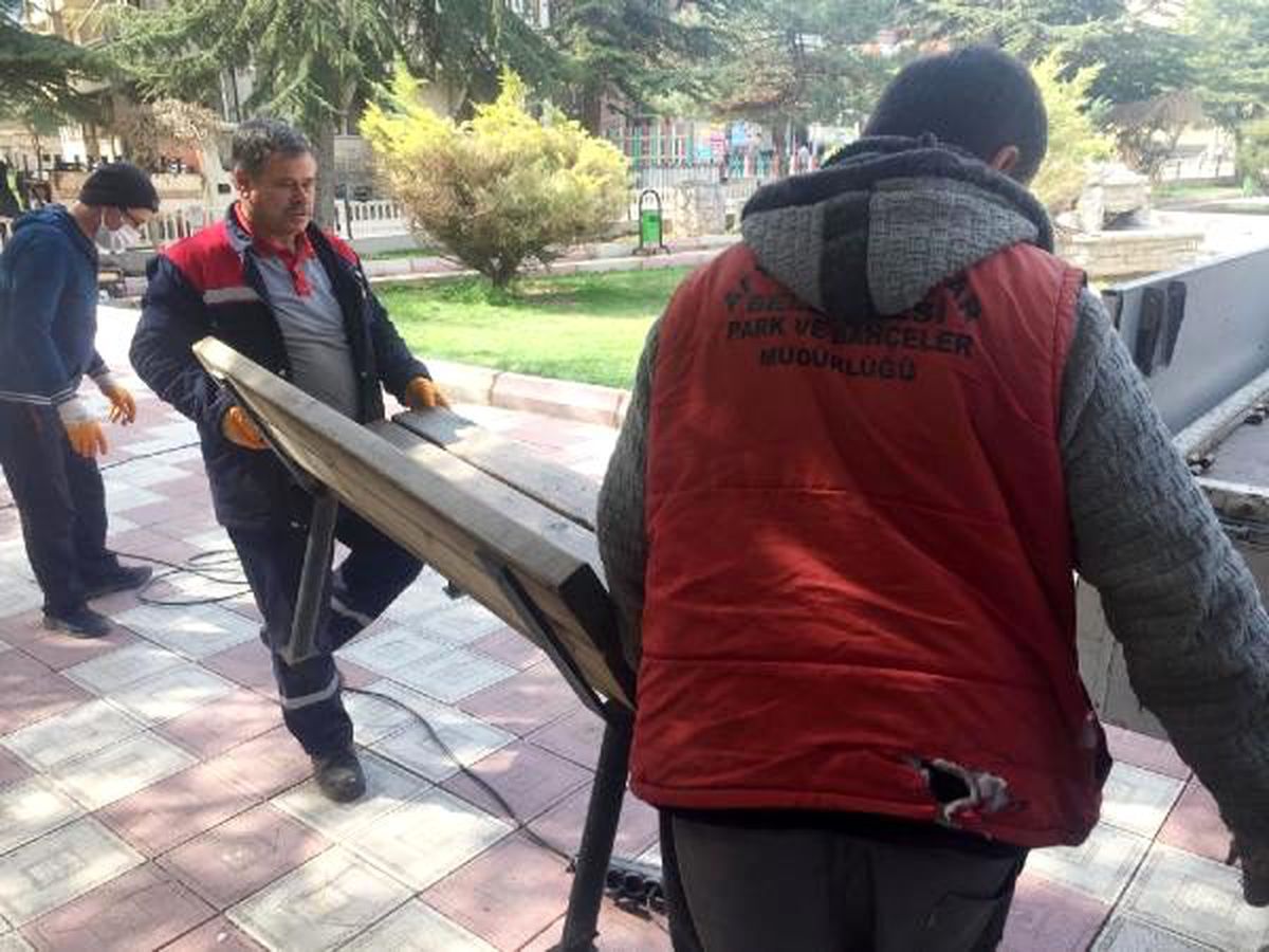 Afyonkarahisar\'da uyarılar dikkate alınmayınca banklar toplandı