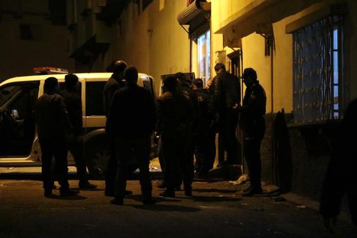 Ağabeyini tüfekle yaralayıp kendini eve kilitledi, 3 saat sonunda ikna edildi