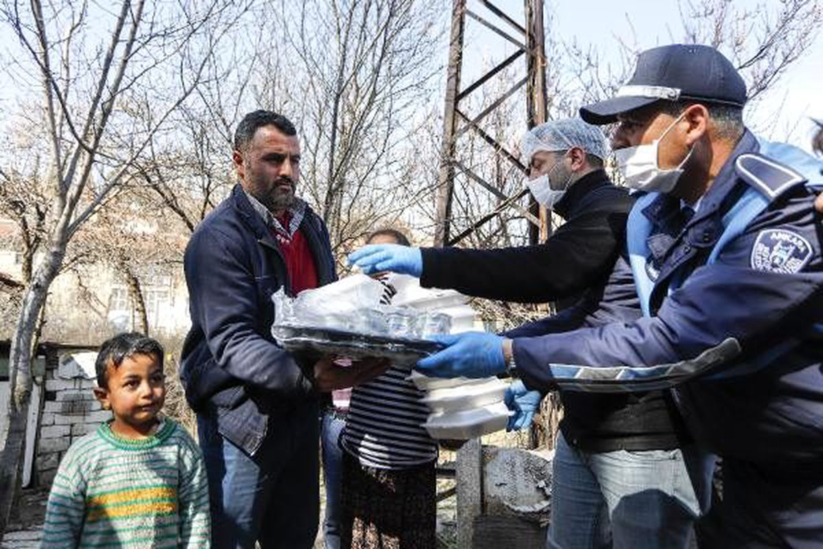Ankara\'da kağıt toplayıcılarına yemek dağıtımı başladı