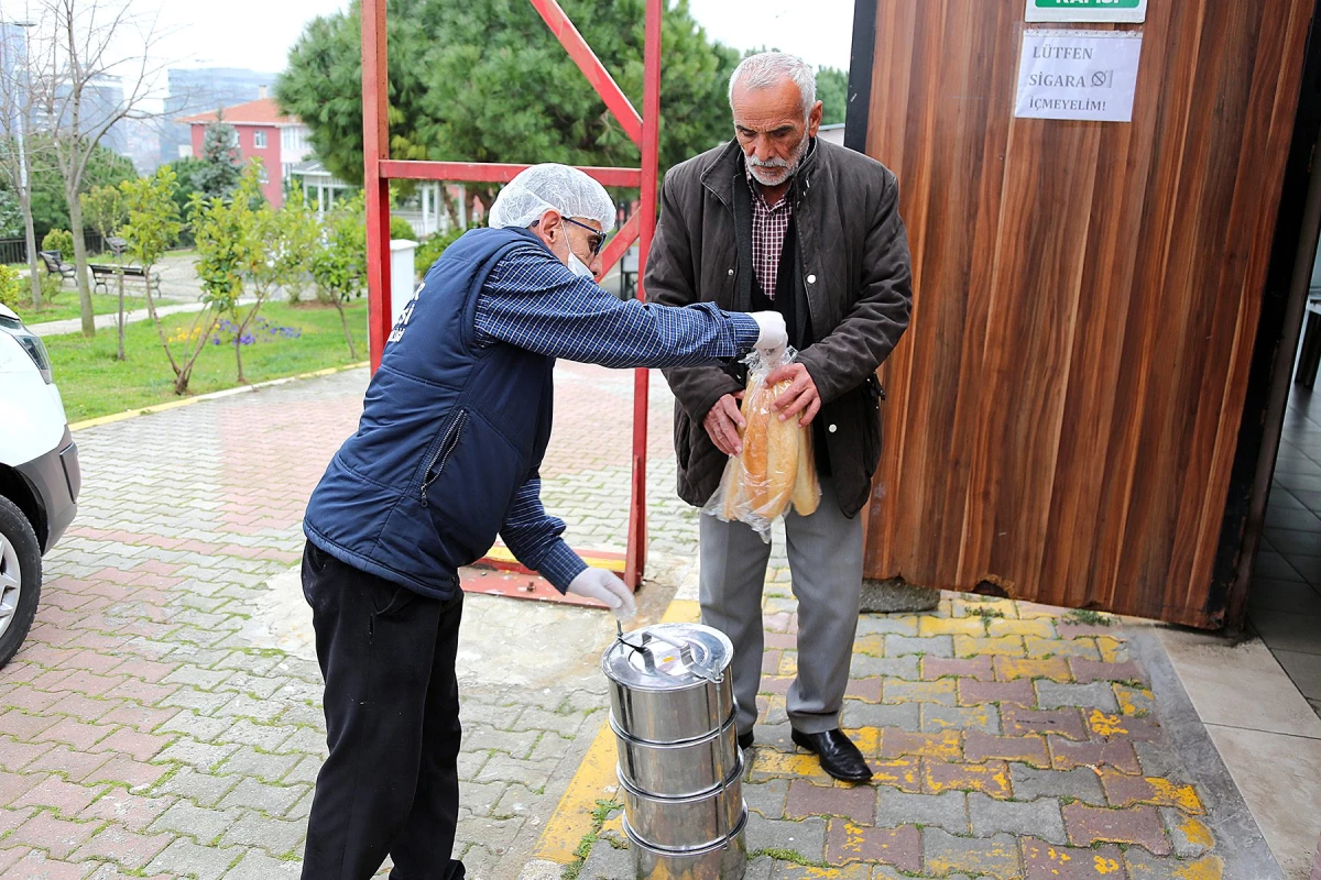 Ataşehir\'de yaşlılar için yemek ve ekmek hizmeti başladı