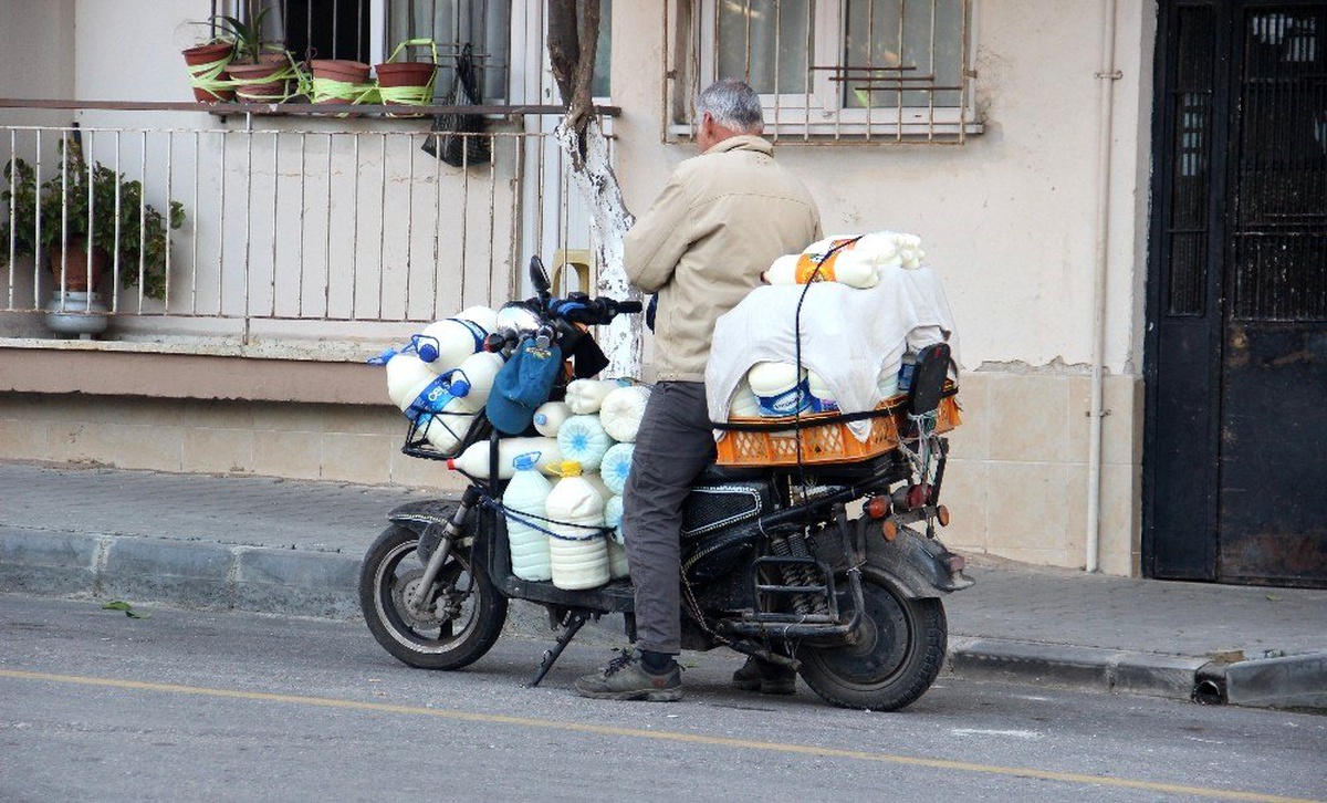 Aydın\'da vatandaşlar doğal süte yöneldi