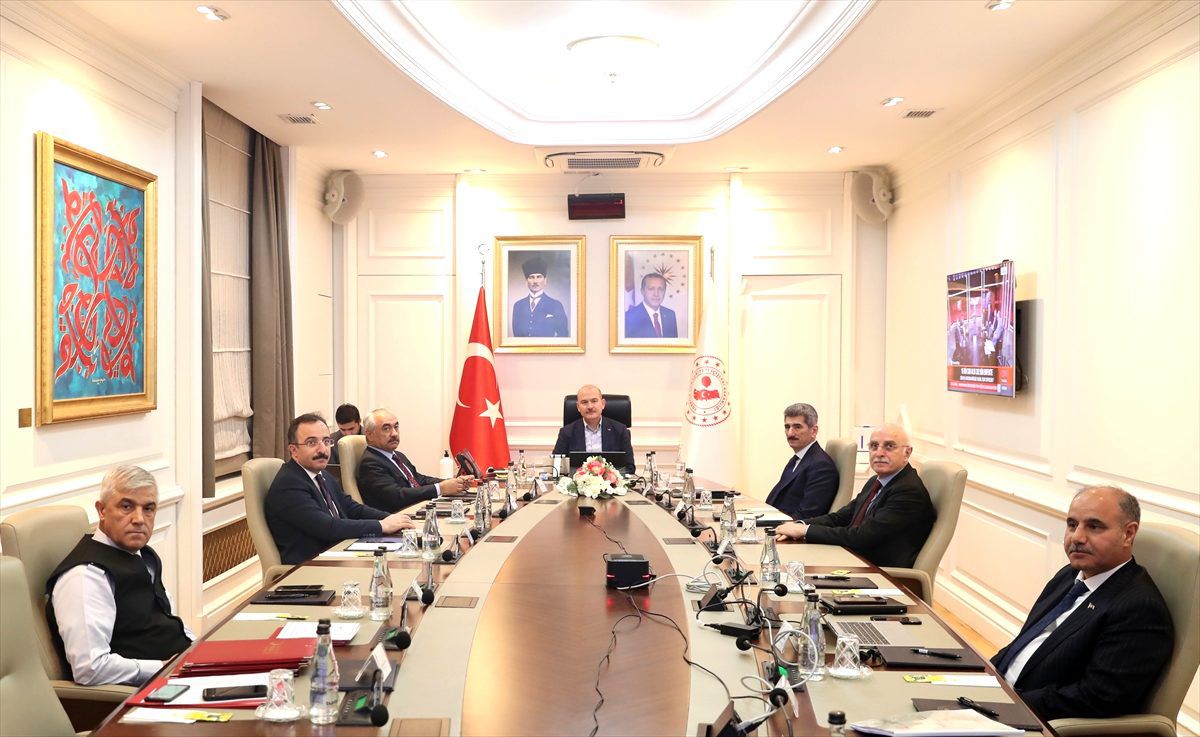 Bakan Soylu 81 ilin valisiyle yeni tip koronavirüse karşı alınan tedbirleri değerlendirdi
