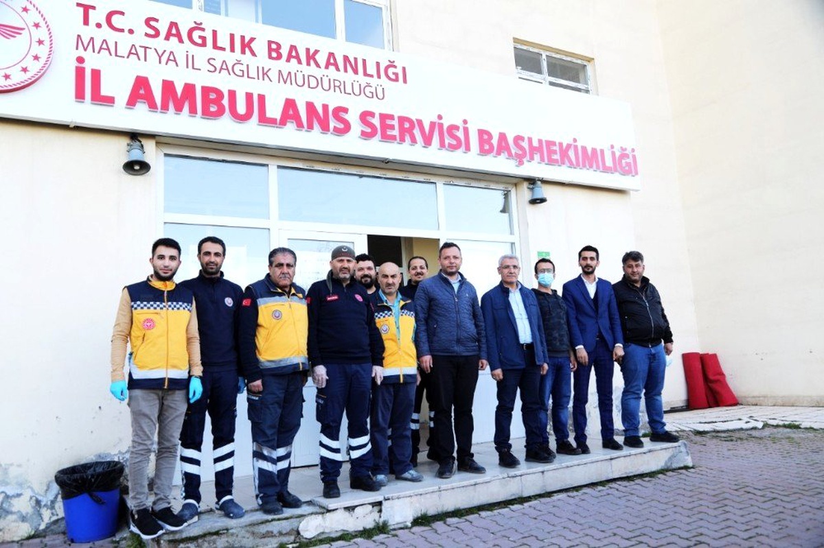 Başkan Güder\'den sağlık çalışanlarına moral ziyareti