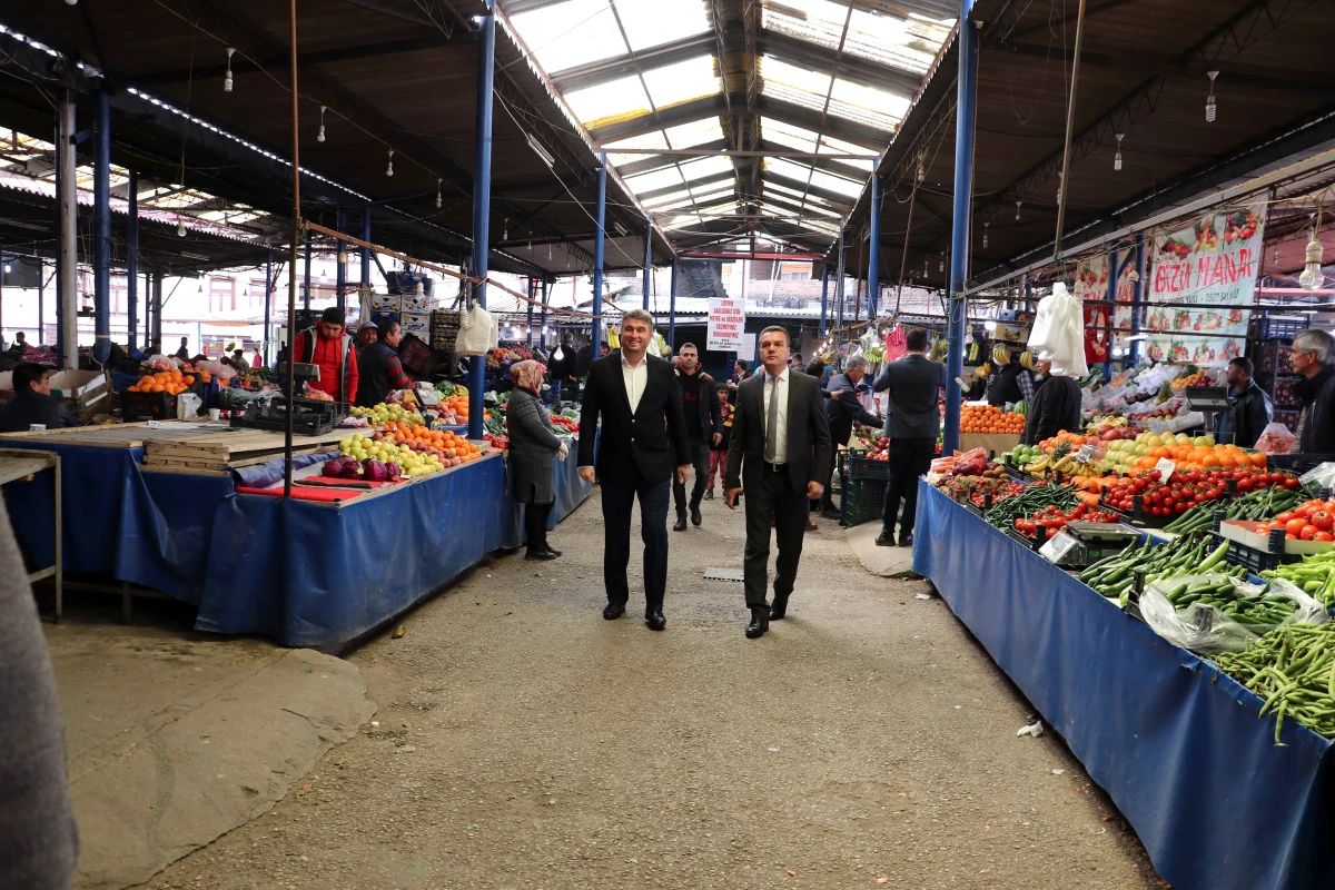 Başkan Tosun, Pazarda koronavirüs tedbirlerini denetledi