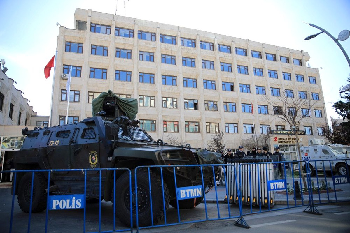 Batman\'da kayyum atamasını protesto eden 16 kişi gözaltına alındı