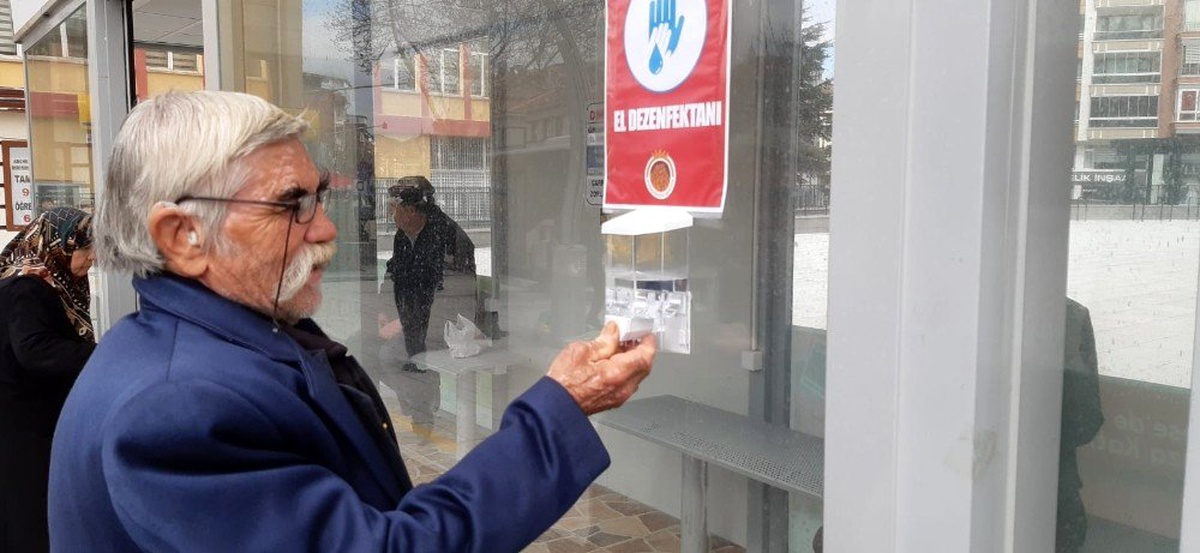 Belediyeden "sebil dezenfektan" uygulaması