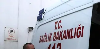 Bolu'da oto yıkamacı sağlık çalışanlarına destek için ambulansları ücretsiz yıkıyor