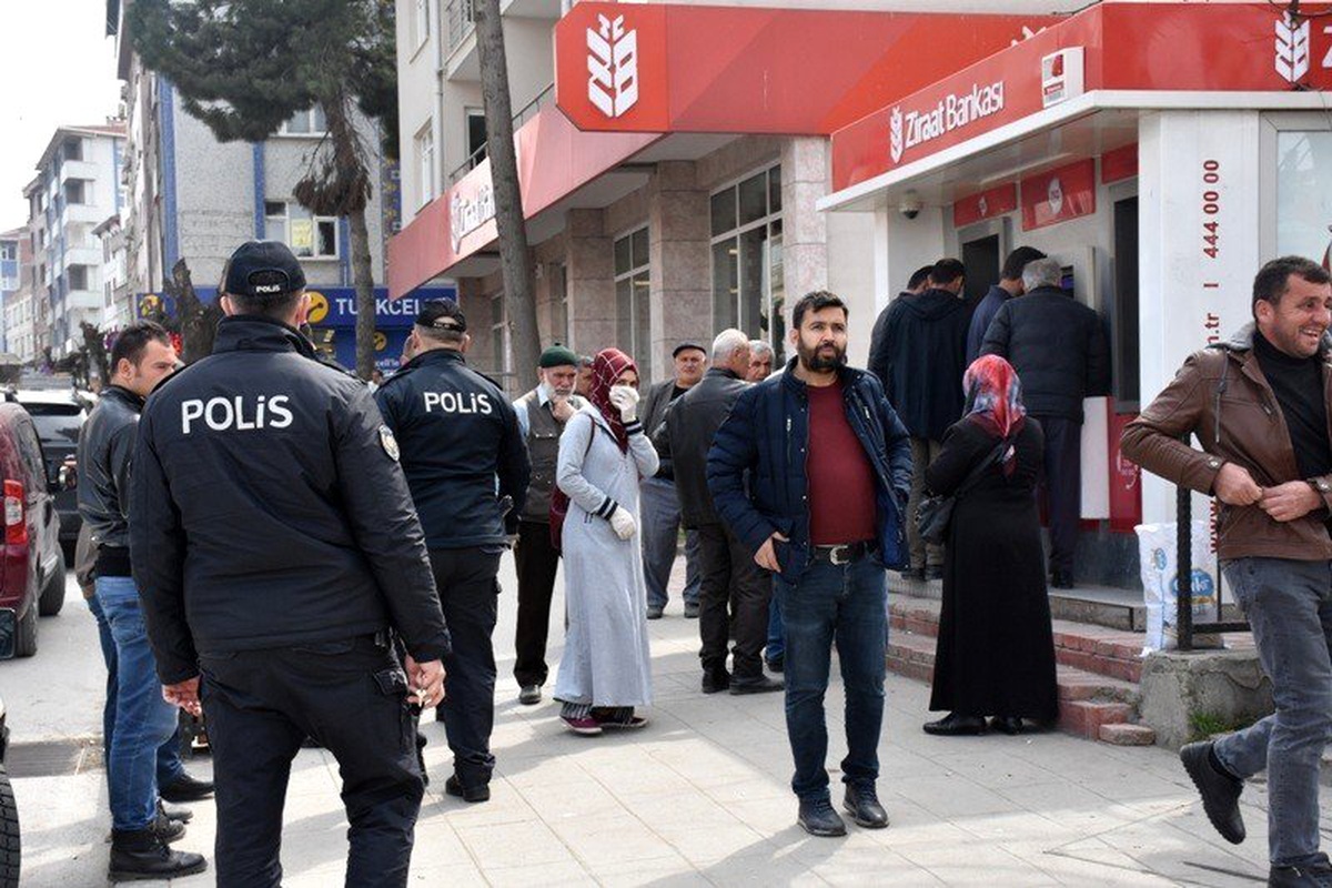 Boyabat\'ta yasağa uymayan 65 yaş üstü kişilere ceza