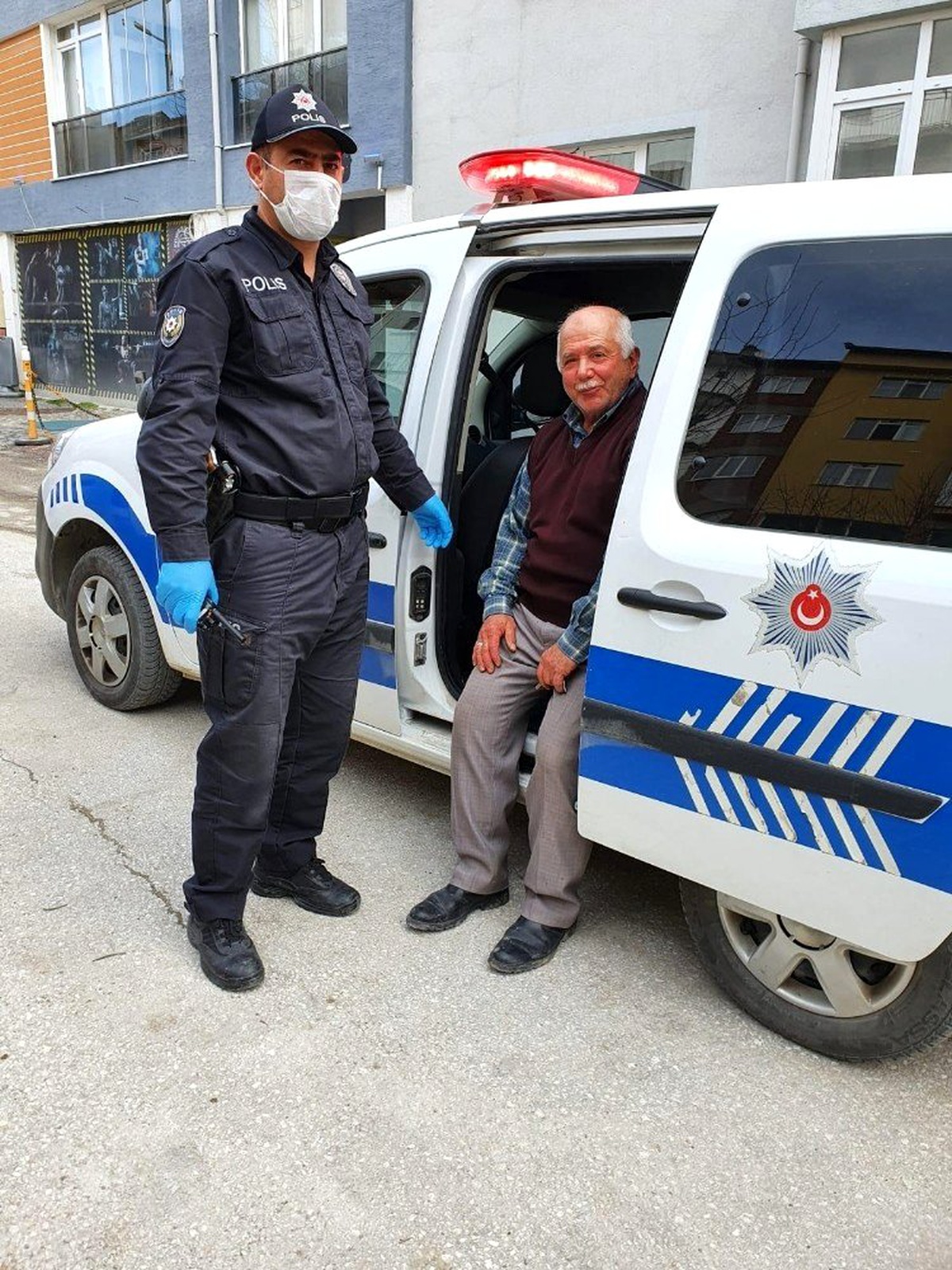 Bozüyük Emniyeti vatandaşın yardımına koşuyor